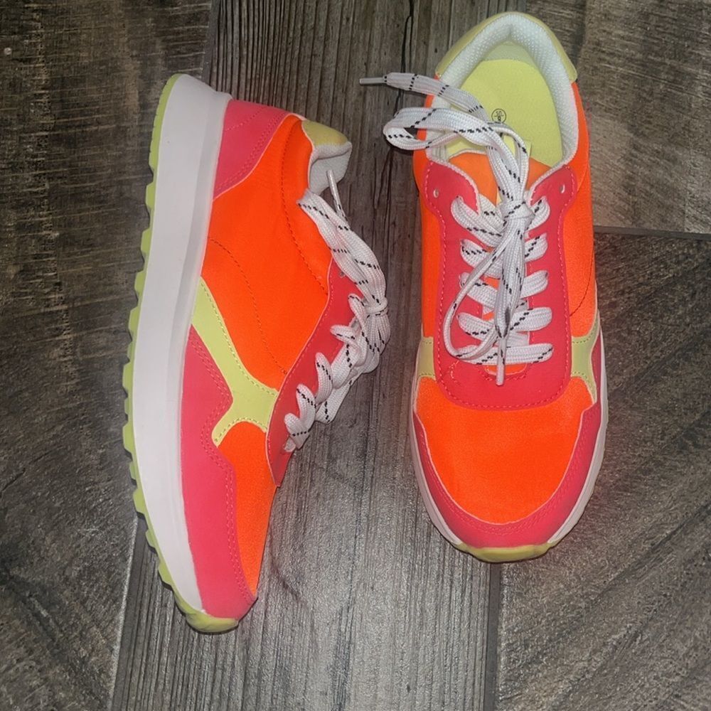 SERRA colorful light comfortable sneakers in excellent condition